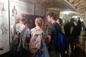 Opowieść o bohaterze w ciszy klasztornych podziemi