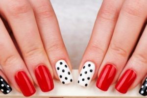 KURS  WIZAŻU I STYLIZACJI PAZNOKCI